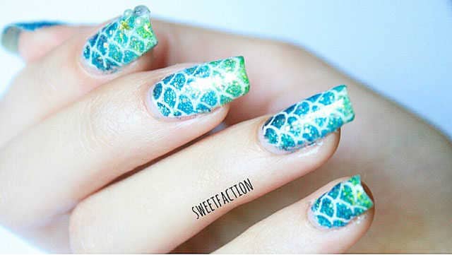 Nail art de sirena paso a paso con Stencils by @Sweetfactionails