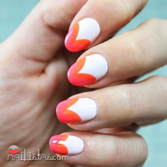Decoración sencilla de uñas con corazones