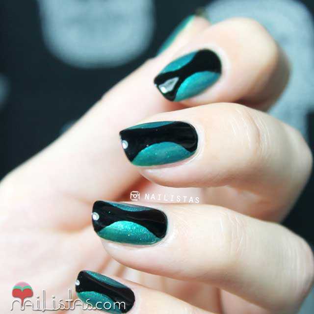 Uñas decoradas en negro y verde