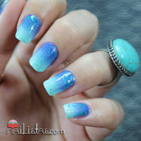Uñas decoradas con degradado turquesa y purpurina | Reto #SumerNails Sirena