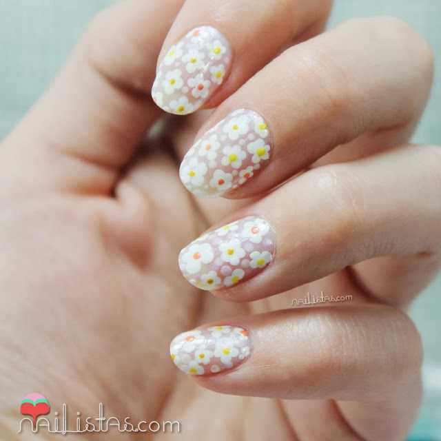Uñas decoradas con margaritas | Nail art floral